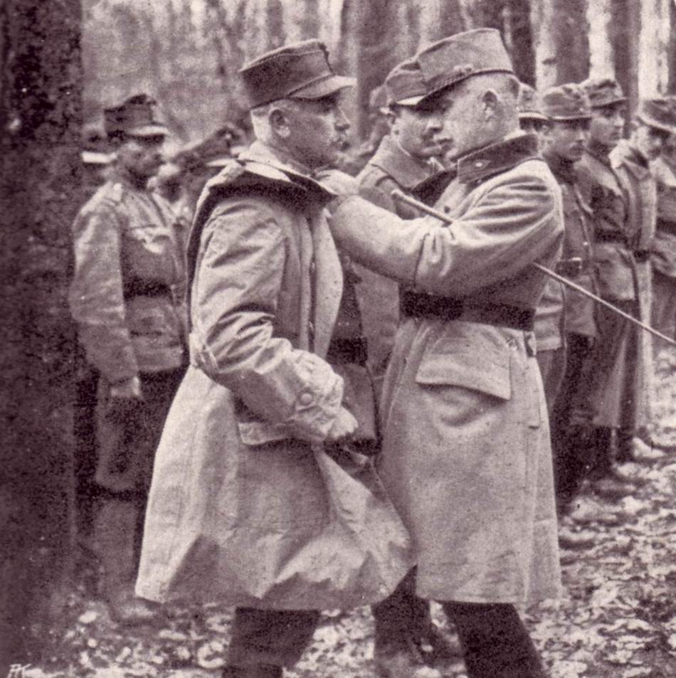 Oberst Dr. von Eccher receives the MVK3 from Divisional Commander, Generalmajor Adolf von Boog