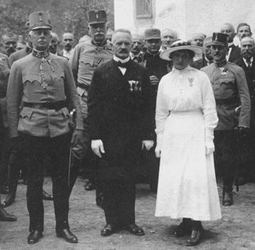 General Stöger-Steiner awards 2 civilians with the merit cross with war ribbon